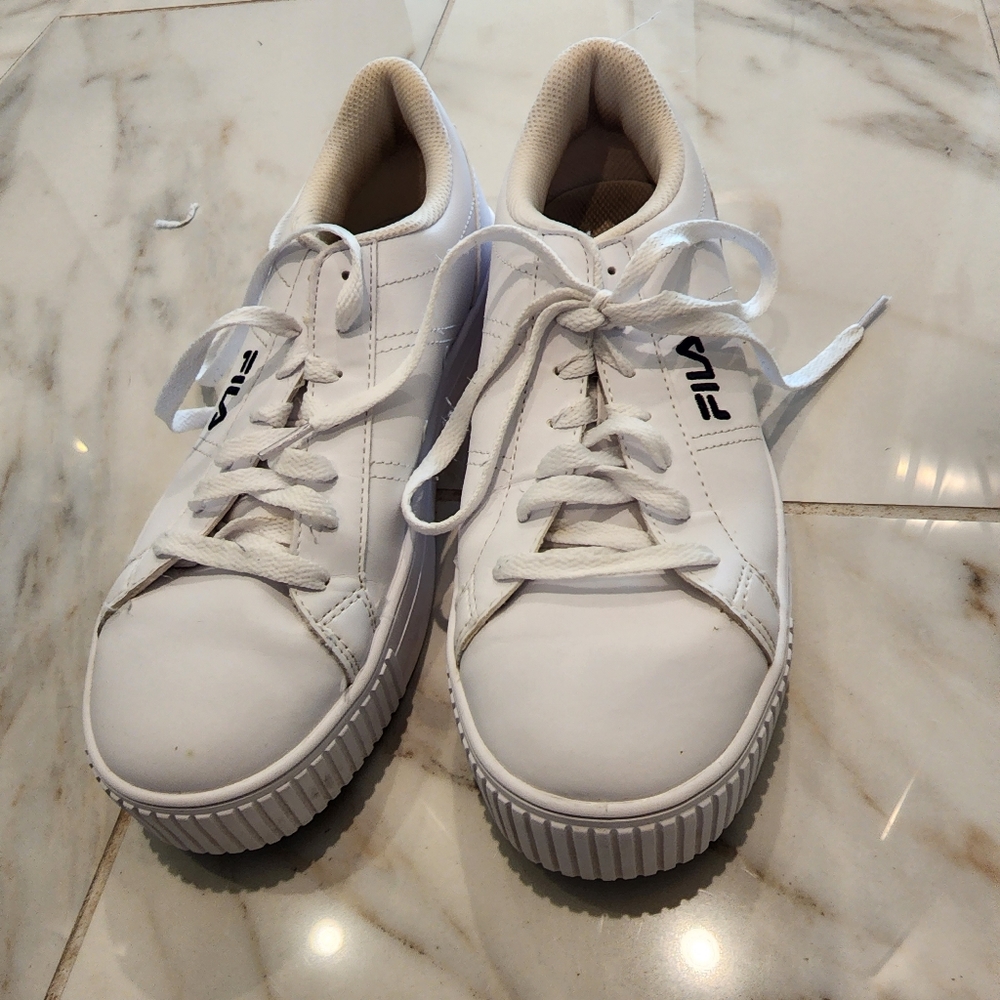 White leather tennis shoes
